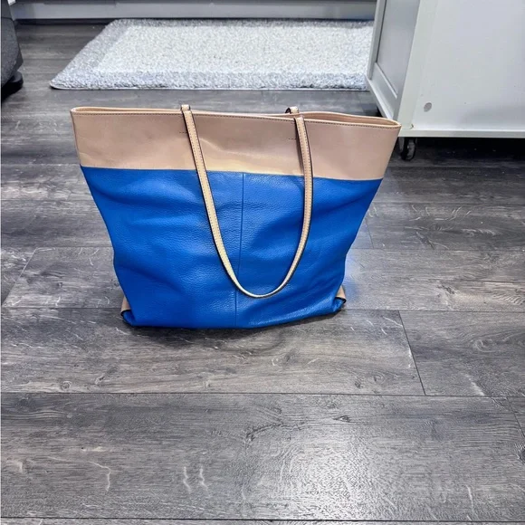 Isaac Mizrahi Blue and Tan Tote Bag - Picture 2 of 11